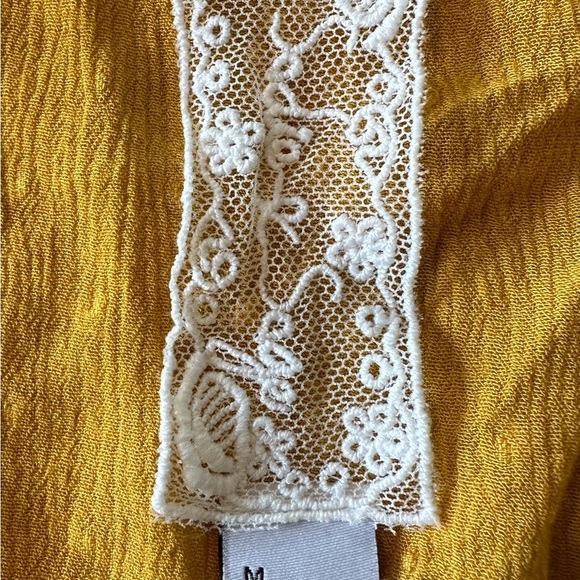 Women’s Sadie & Sage Crop Blouse Mustard Yellow Swiss Dot Ruffle Hem Size Medium - Picture 6 of 6